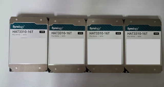 시놀로지 HAT3310-16T 16TB 하드디스크 네 개