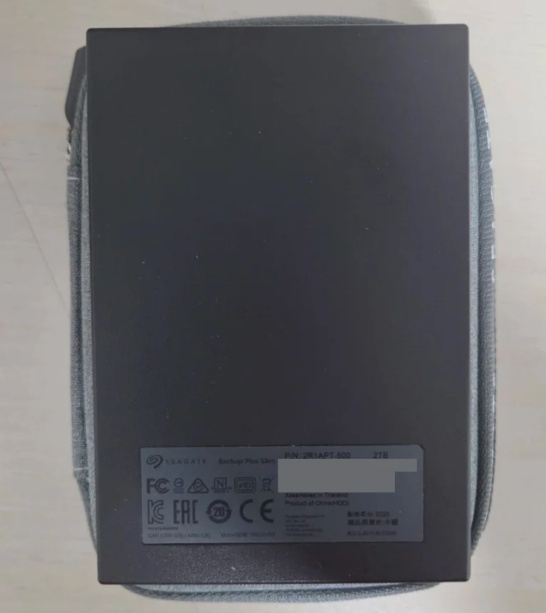 Seagate Backup Plus Slim 2TB 외장하드의 뒷면 제품 라벨