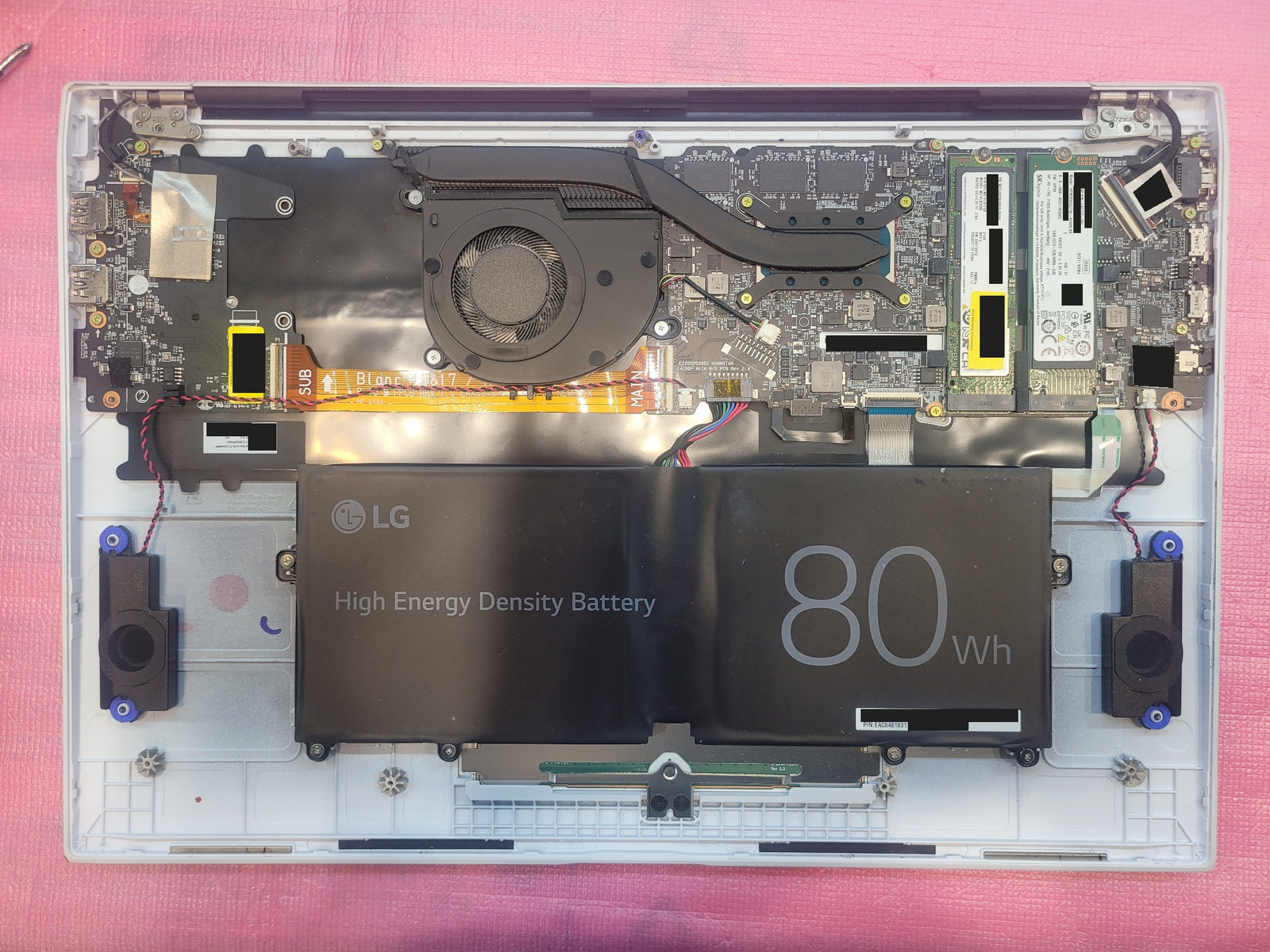 LG 그램 17ZD95P-GX56K 하판을 연 내부