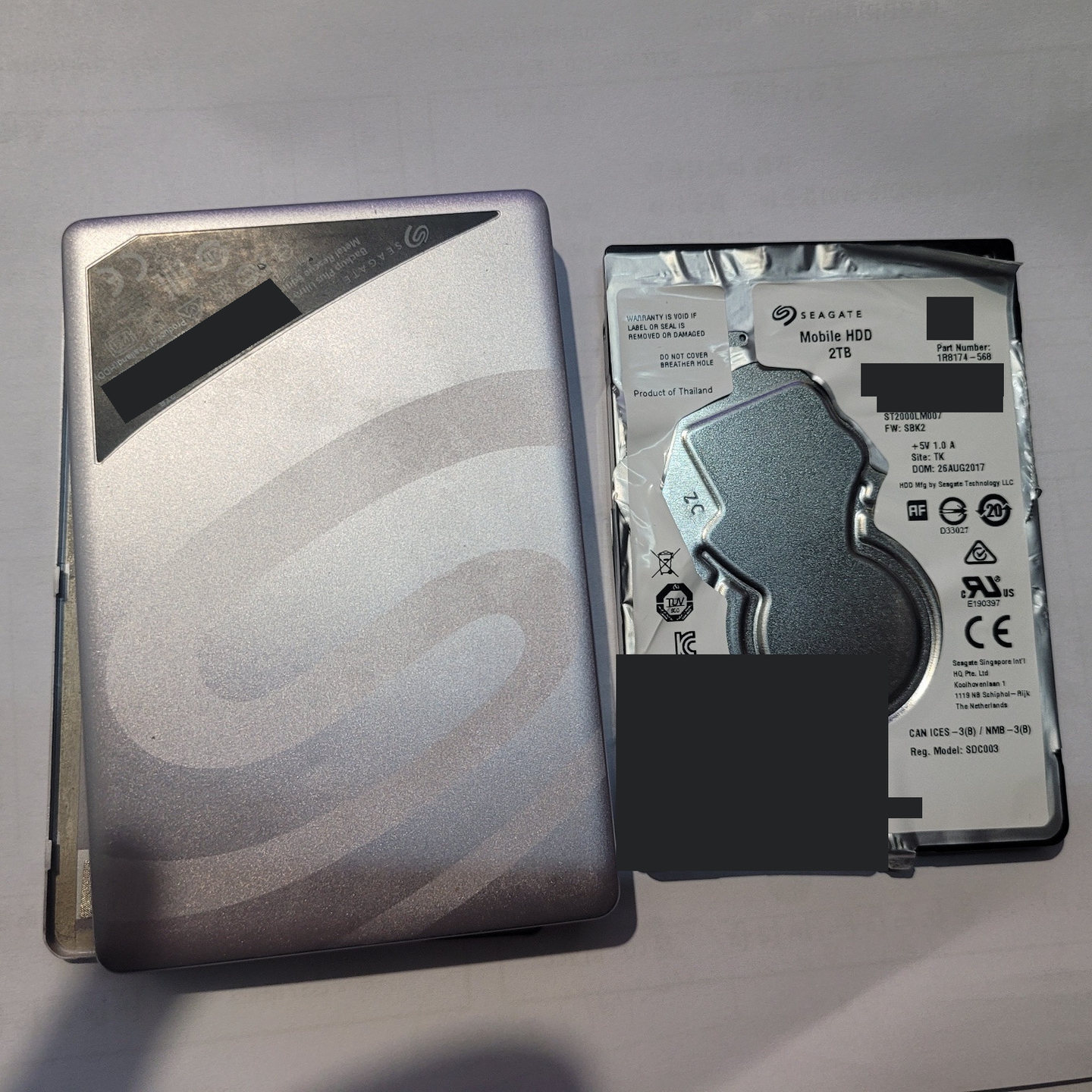 시게이트 Backup Plus Ultra Slim 외장 케이스와 분리된 내부 HDD